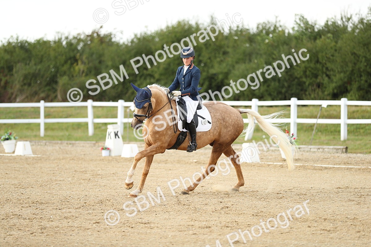 SBM_018502 - Class 14 - Novice 23 - 15.16-16.19