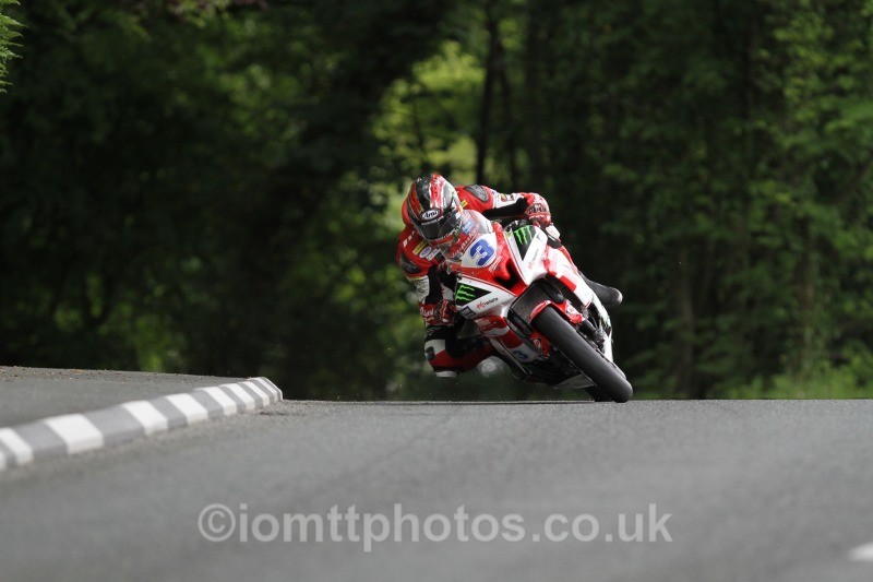 Ian Hutchinson Yamaha / Milwaukee Yamaha - Monster Energy Supersport Race 1