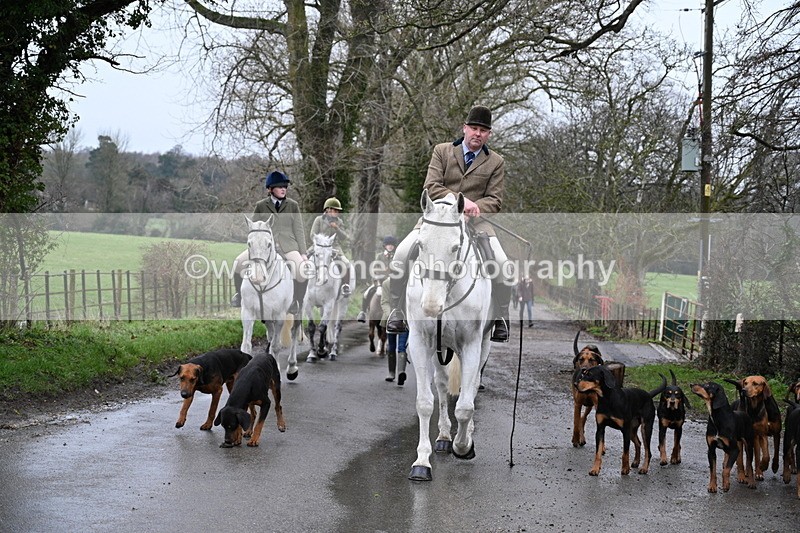 WJ7_9365 - Walk out..