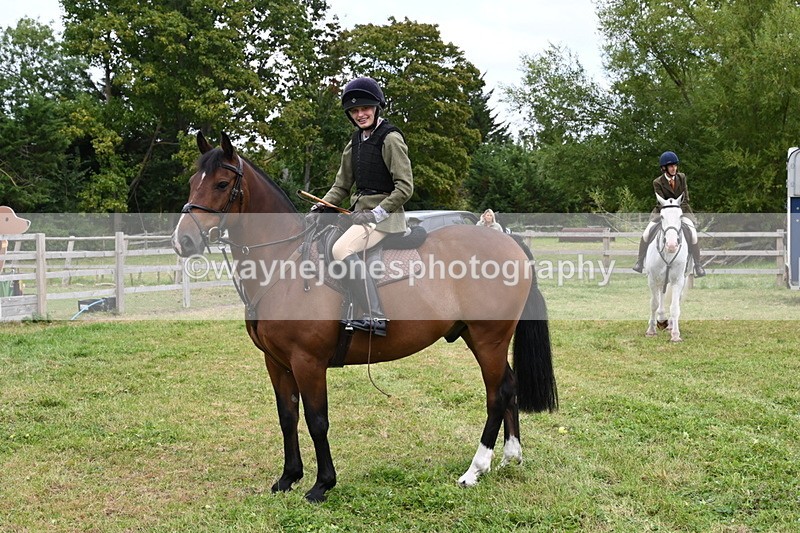 WJ6_2986 - Berks & Bucks - The Old farmhouse - Hound Exercise 20-08-25