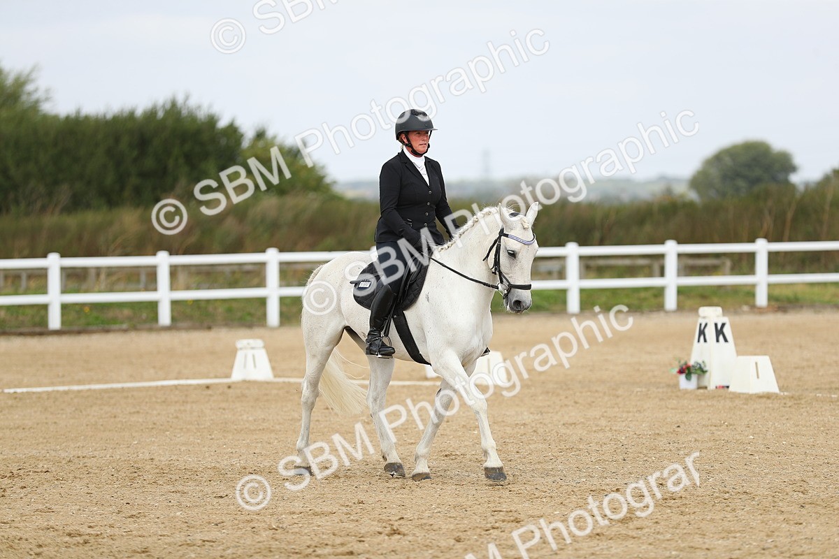 SBM_016328 - Class 13 - Novice 23 - 11.25-12.35