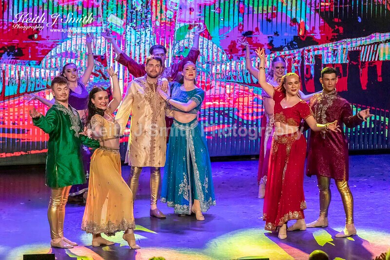 7KJS0313 - Ambition show team