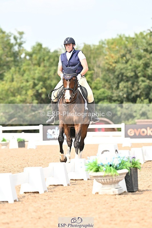 250816-150430-05752 - 031-Nicola.SealRebel.Heart