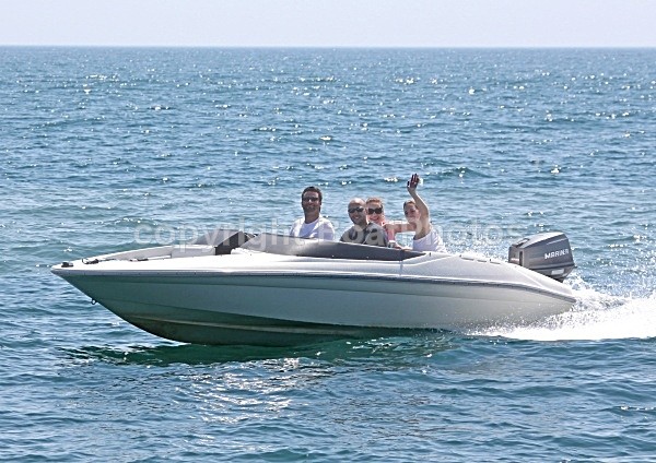 090531 WHITE SPEEDBOAT IMG_7087 - Speedboats