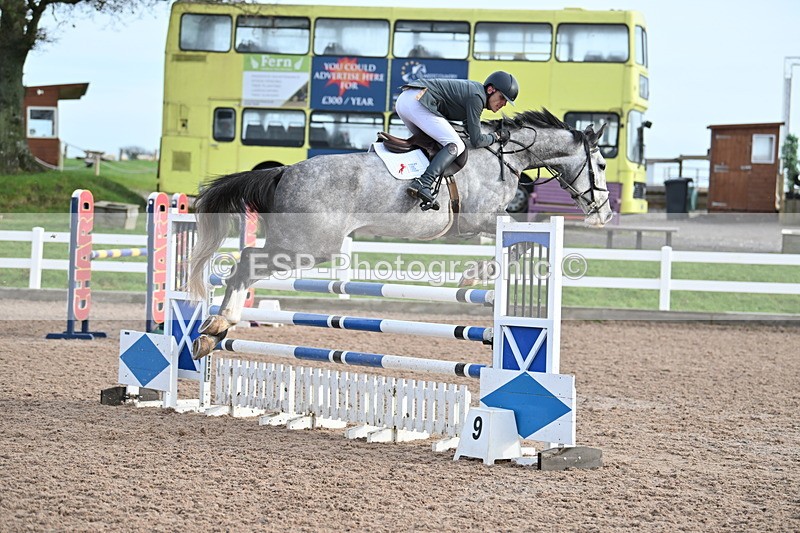 231208A-123744-00767 - Cls 5 Newcomers & 1.10m Open