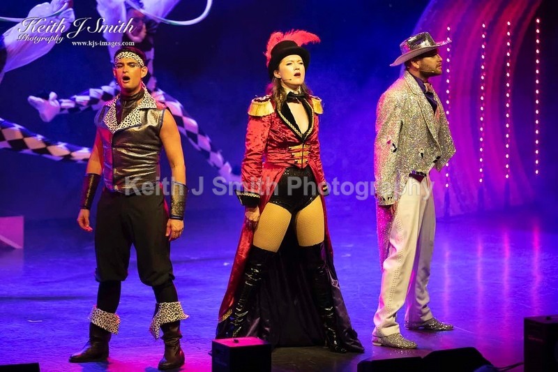 7KJS1325 - Ambition show team