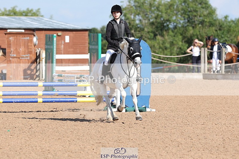 240714A-092005-01523 - Cls 1&2 128cm 10yrs & 70cm Open