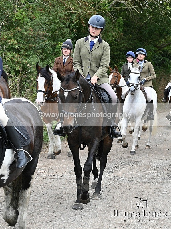WJ7_0896 - Berks & Bucks Hound Exercise Blewbury 13-09-26