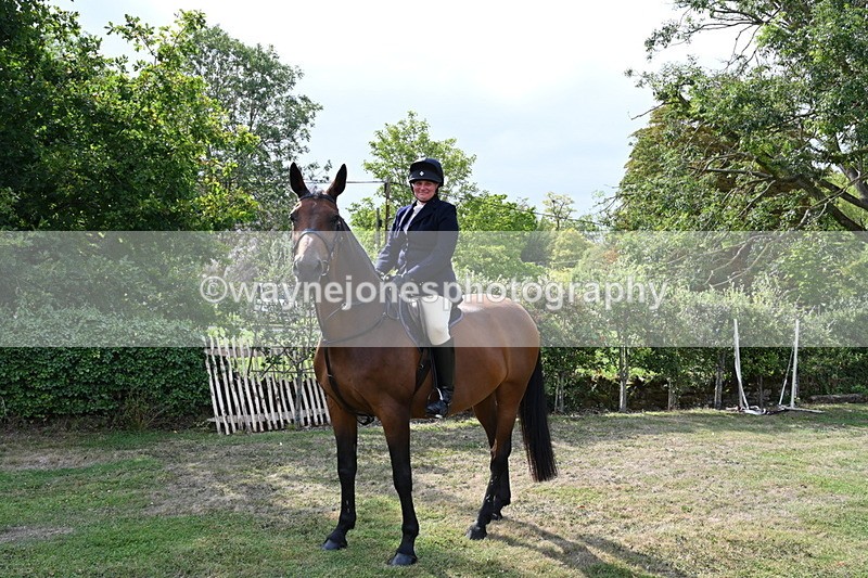 WJ6_3210 - Berks & Bucks - The Old farmhouse - Hound Exercise 20-08-25