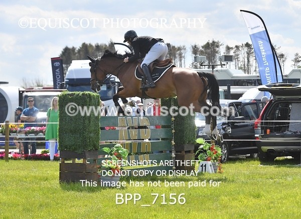 BPP_7156 - CLASS 3 Andrew Hamilton Coach, RHS Foxhunter Championship Qualifier