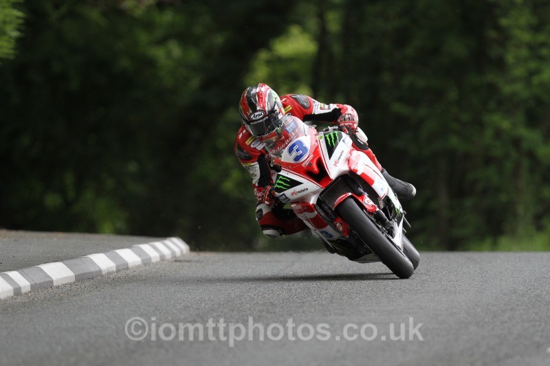 Ian Hutchinson Yamaha / Milwaukee Yamaha - Monster Energy Supersport Race 1
