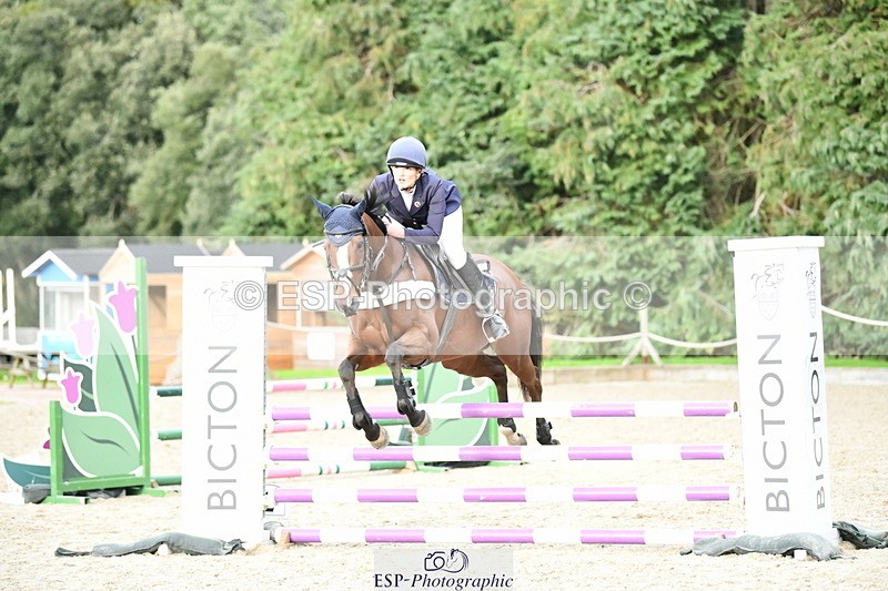 251004A-172129-02390 - Classes 12 & 13 90cm