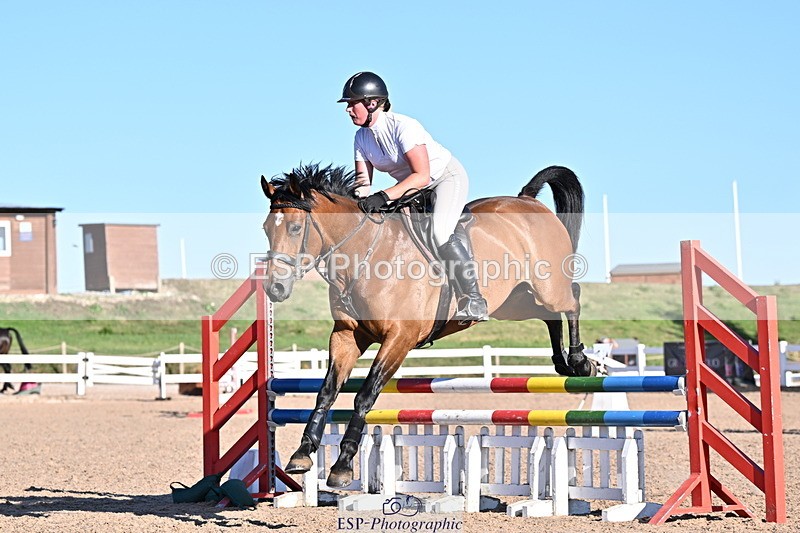 250708A-183558-00591 - 90cm Classes