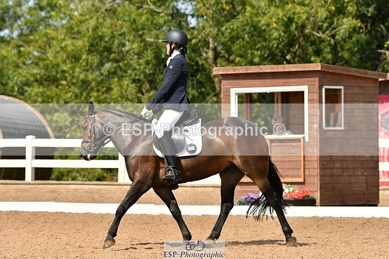 250817-132919-09969 - 090-Sarah.GoddardSaris.Fingers.Crossed