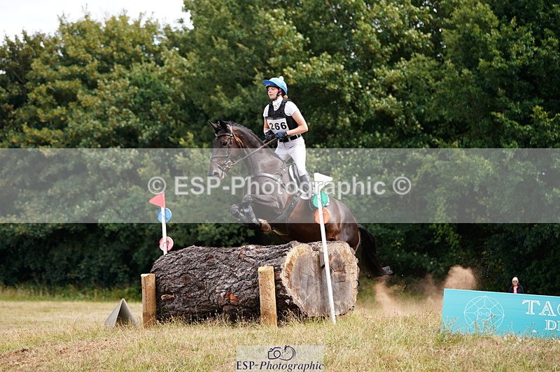 250802A-145814-05566 - F-266-Lorna.Peaster-CASTLE.HOWARD.SPRITE