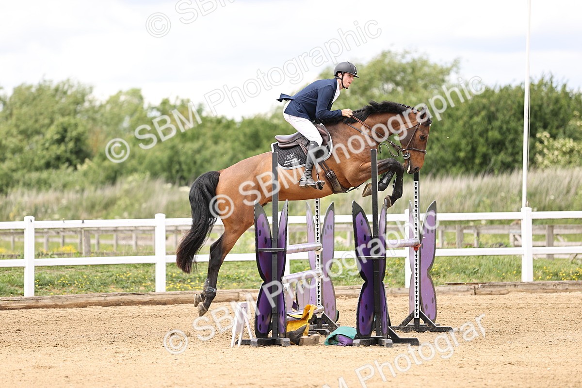 SBM_003044 - Class 11 - Senior Newcomers - 1.10m