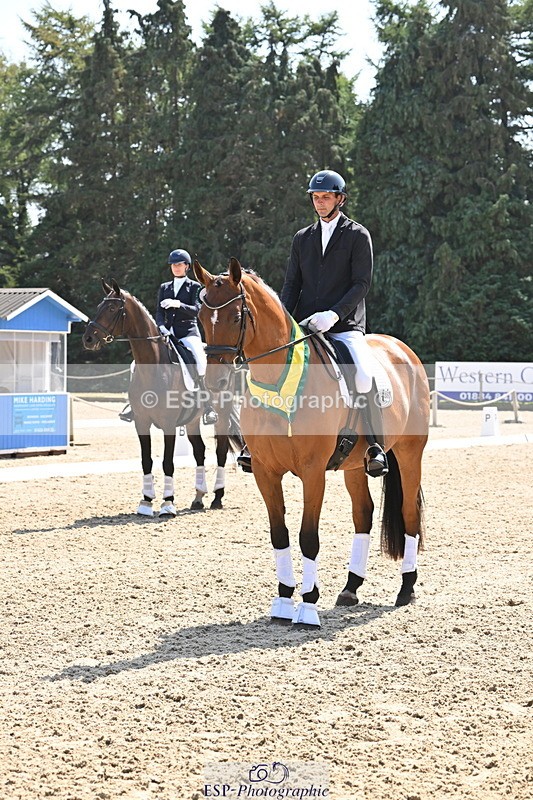 250810A-132434-06558 - Medium SILVER Presentations