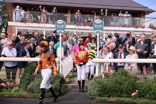 yr17082022r1-003 - Race 1 1.50pm Sky Bet & Symphony Group Stakes