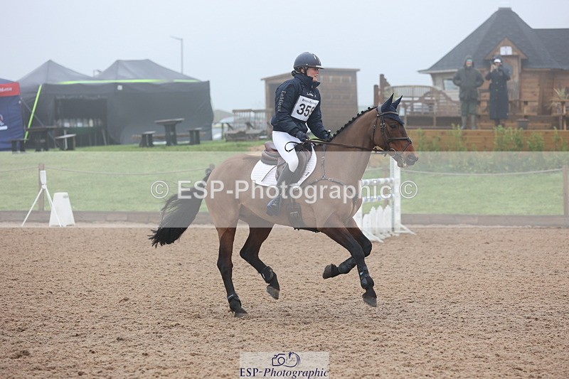 250418-154055-06249 - 355-Xanthe.Baylis-MONBEG.BY.MAGIC