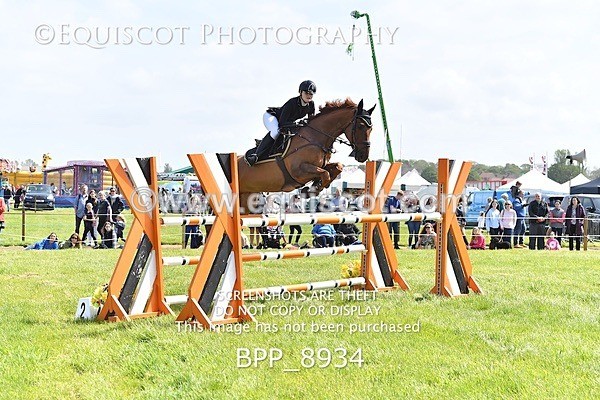BPP_8934 - CLASS 3 The RHS Andrew Hamilton Coach Novice Qualifier (1.20m)