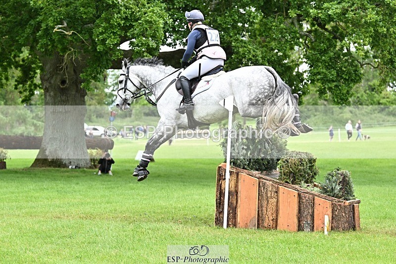 240525-155146-17351 - 226-CLONSHIRE_ON_TREND-Heidi_Coy