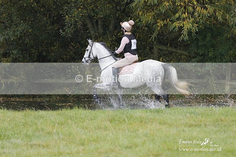 WWHT 171021 0537 - Novice Restricted (0.80m)  17/10/21