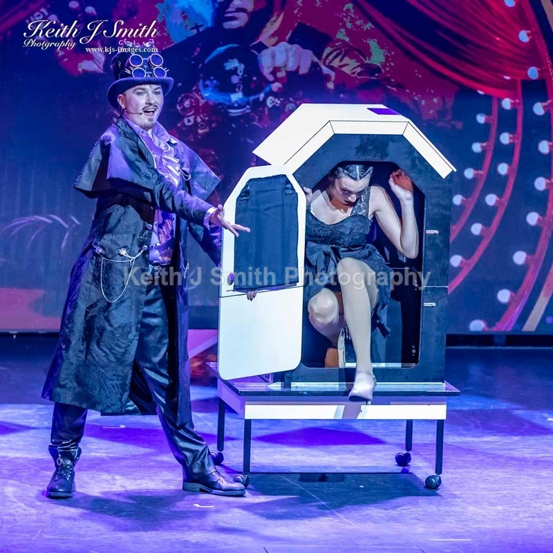 7KJS1280 - Ambition show team