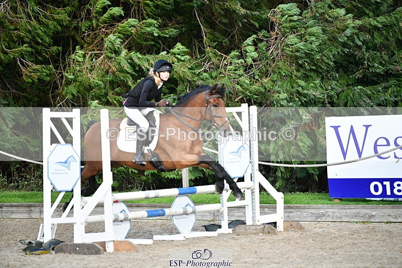 251004A-151147-01719 - Classes 8 & 9 70cm