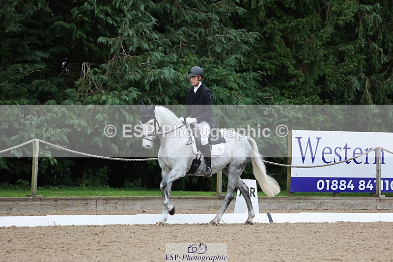 241024-155727-04956 - 236-Musa.Hussain-LIQUID.LUCK