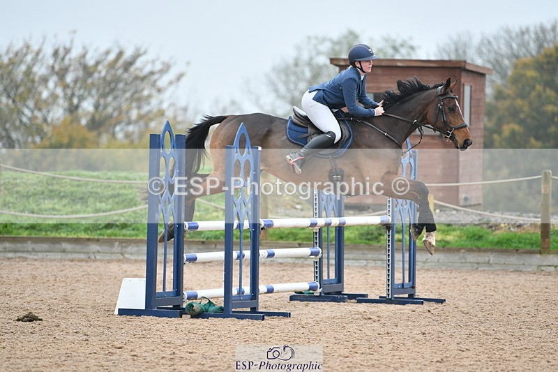 241102A-105643-04138 - SAT Cls 9 British Novice and 90cm Open