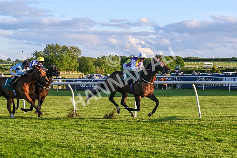 300525-Race 5-Wicket Keeper-7858 - Race 5