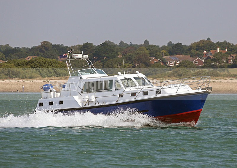130827 BLUE FOX WT7A3500 - Flybridge Cruisers