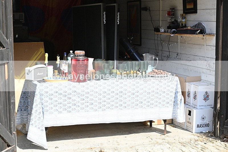 WJ6_3165 - Berks & Bucks - The Old farmhouse - Hound Exercise 20-08-25