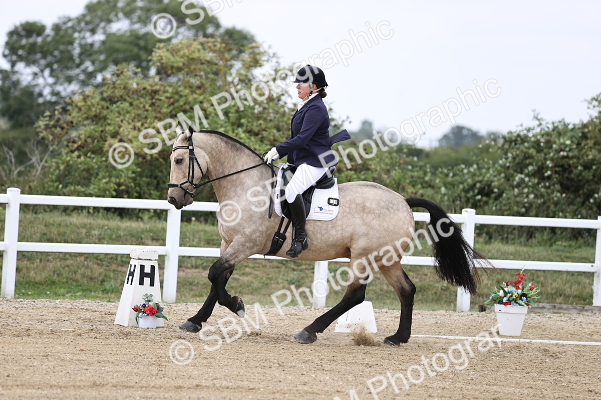 SBM_017909 - Class 14 - Novice 23 - 15.16-16.19