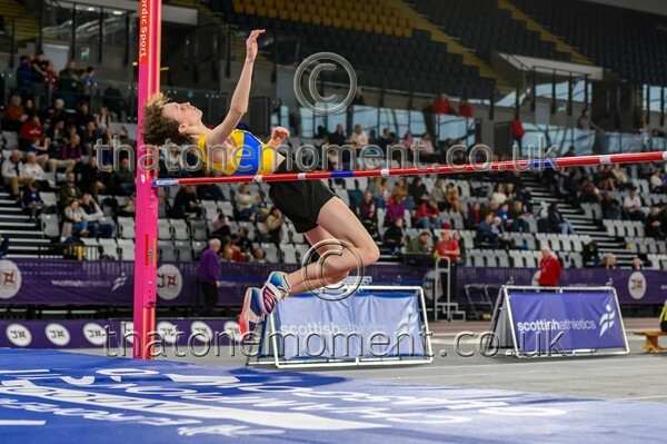 AgeInd25SUN-913270 - Field Female