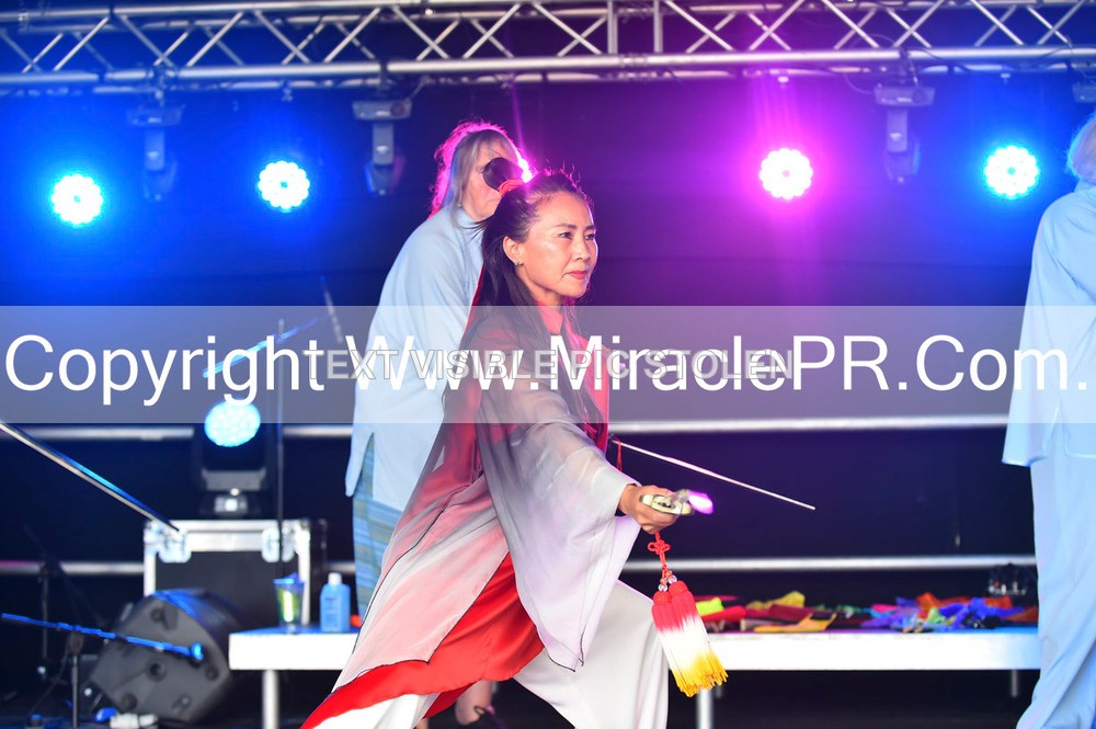 SH4_1575 - Tai Chi with Lisa Kay.