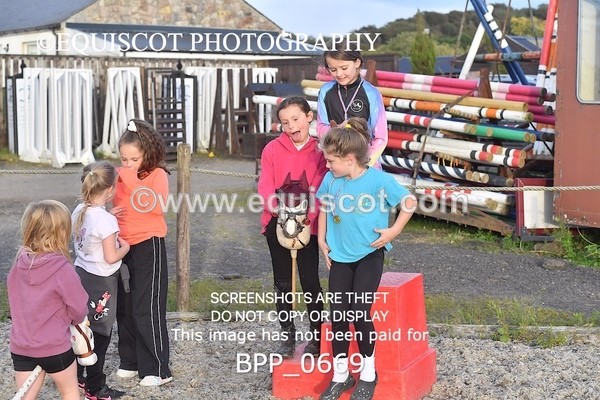 BPP_0669 - HOBBY HORSE SHOWJUMPING CLASSES