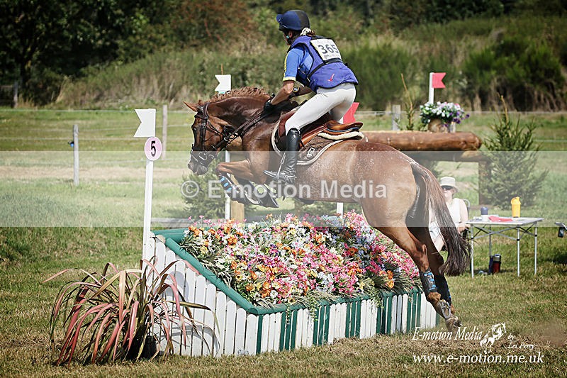 BE250819 0323a - Equestrian