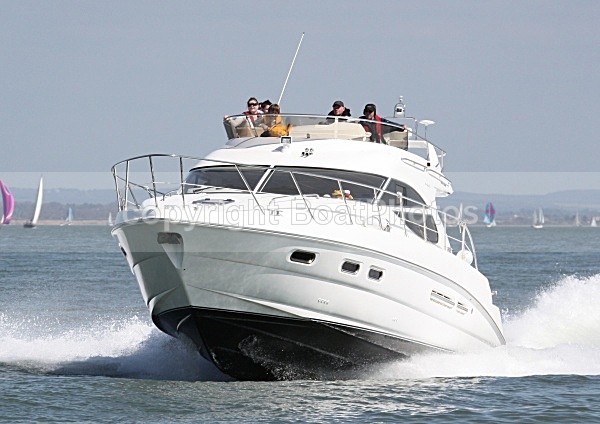 090413 MOETLY CREW SEALINE F42 - Flybridge Cruisers