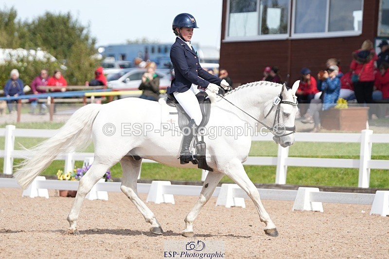 250906-135541-03802 - 067-Laura.PercyConobola.Cascade