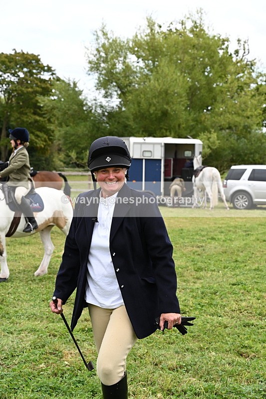 WJ6_2971 - Berks & Bucks - The Old farmhouse - Hound Exercise 20-08-25