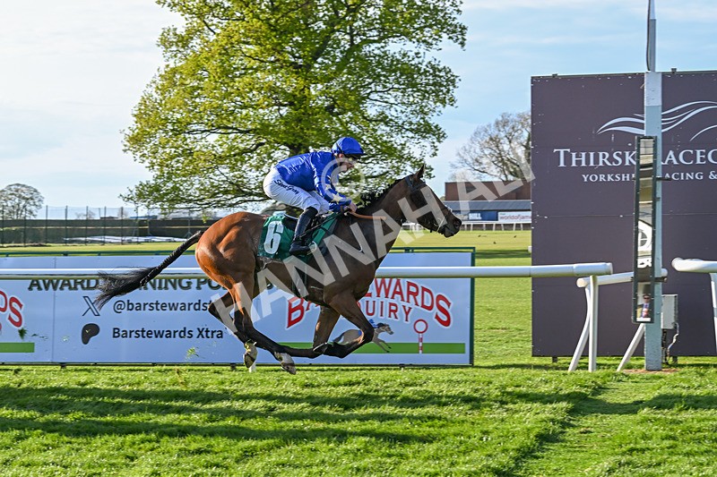 220425-Race 4-Jez Bomb-9112 - Race 4