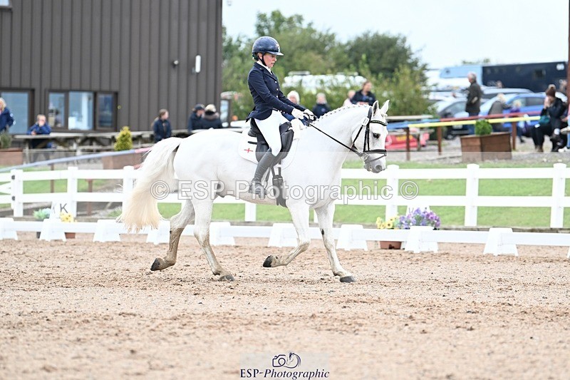 250907-124115-08399 - 067-Laura.PercyConobola.Cascade