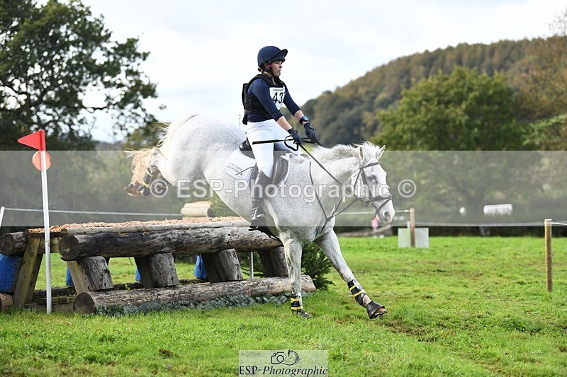 231021-133957-18101 - 437-DONBEG.GREY-Hannah.Underhill-SC+XC