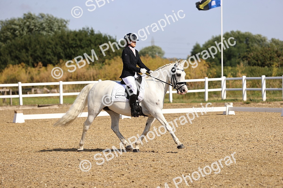 SBM_008664 - Novice 5 - 08.30-9.33