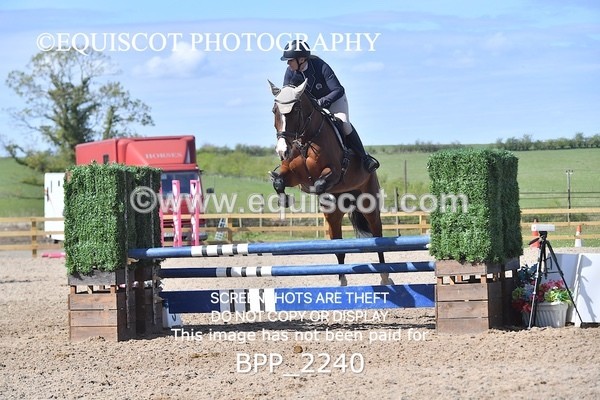 BPP_2240 - CLASS 22 SUN Senior BritiNovice/ 90cm Open