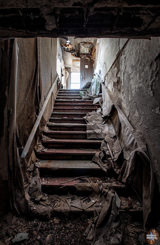 WFBR Radio (Baltimore, MD) | Entry Stairwell