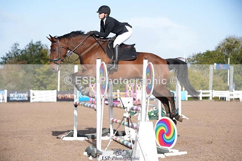 251004-102928-01785 - Cls 15 British Novice and 90cm Open
