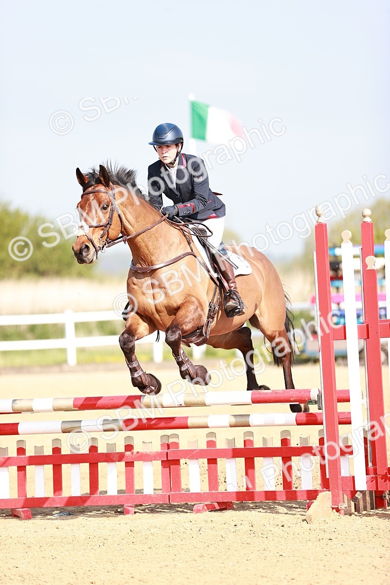  - Class 21 - Senior British Novice - 90cm