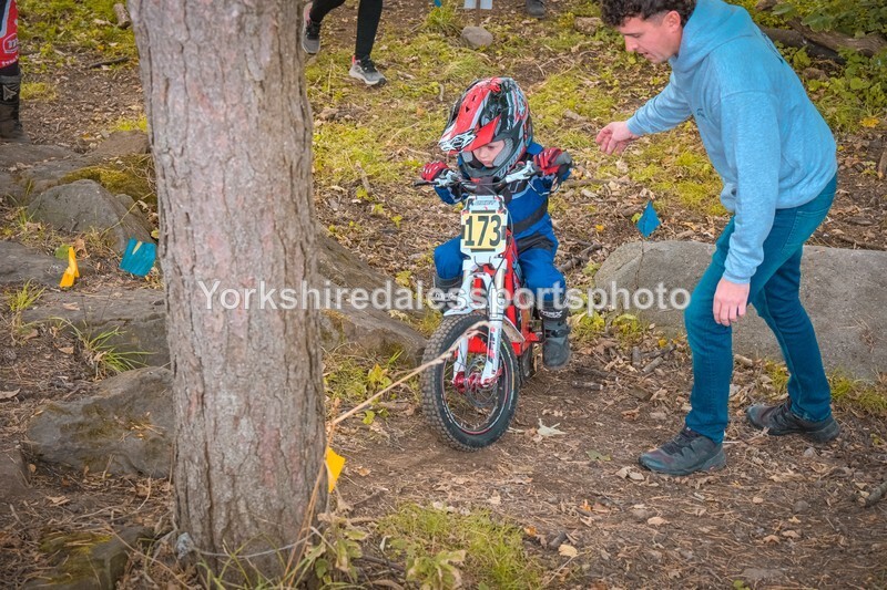 DSCF0240 - Ripon MC Trial 27/09- kids